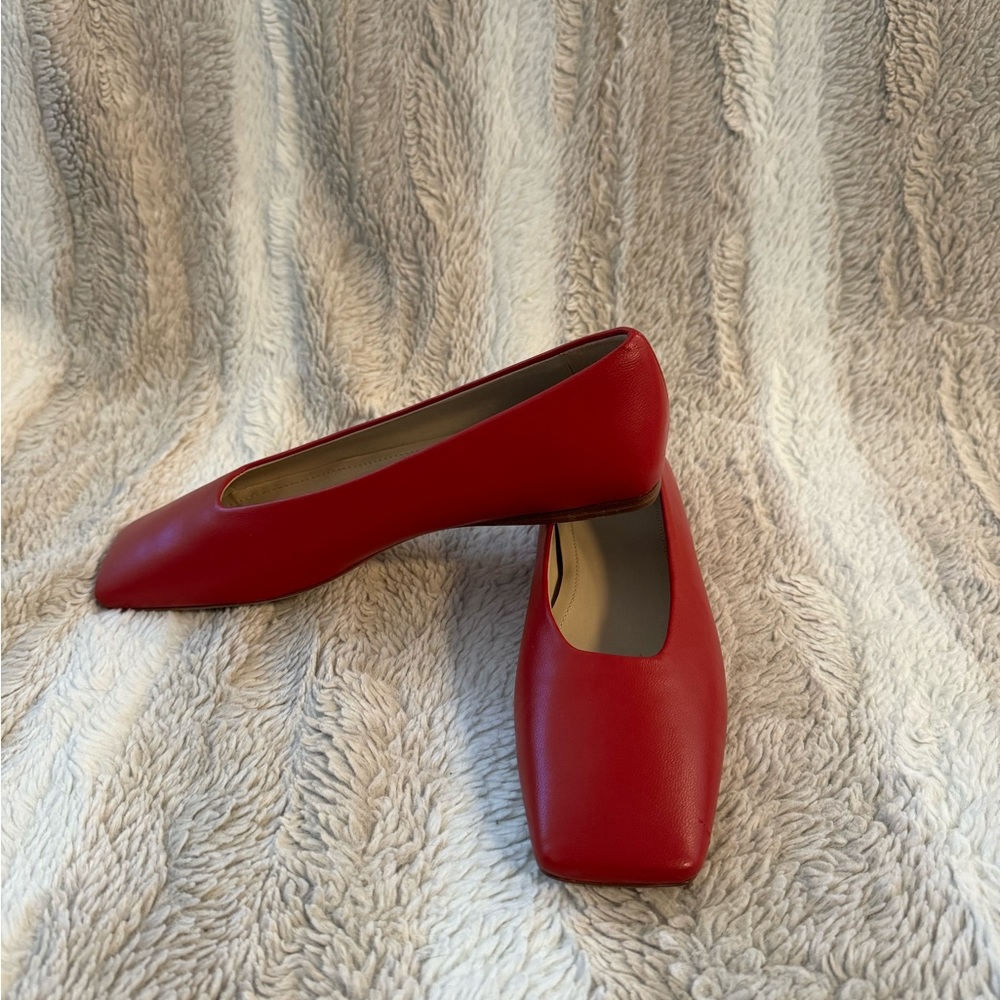 Theory flat red size 37/7